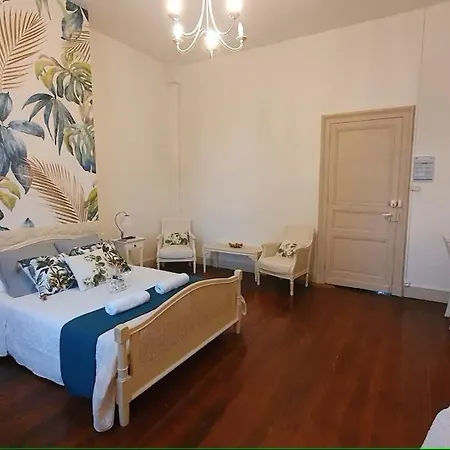 Domaine De L'ourbise Bed & Breakfast Razimet